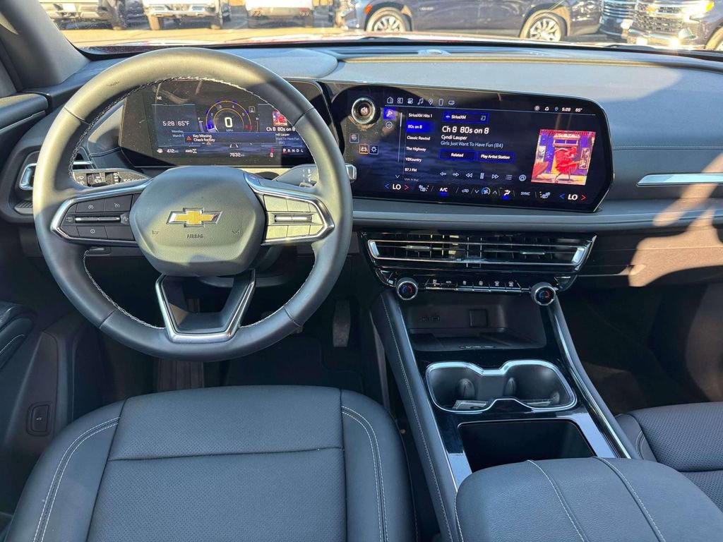 Used 2025 Chevrolet Traverse LT w/ Driver Confidence Package AWD/4WD image 17