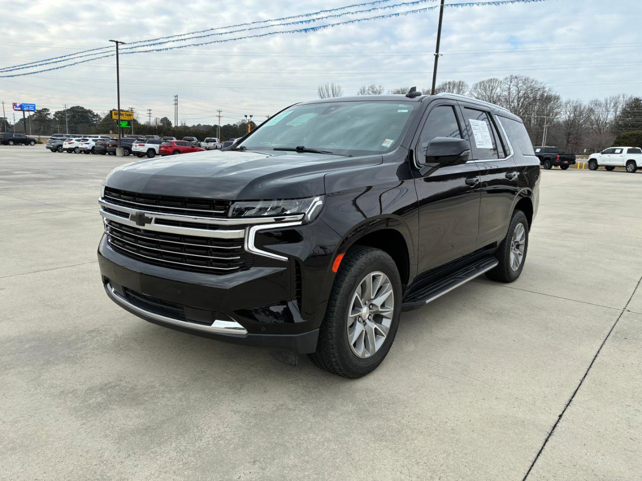 Used 2021 Chevrolet Tahoe LT w/ Luxury Package image 2