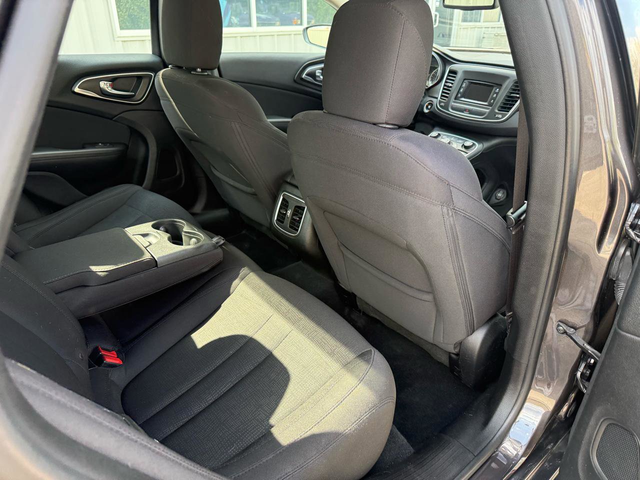 Used 2015 Chrysler 200 Limited w/ Convenience Group image 32