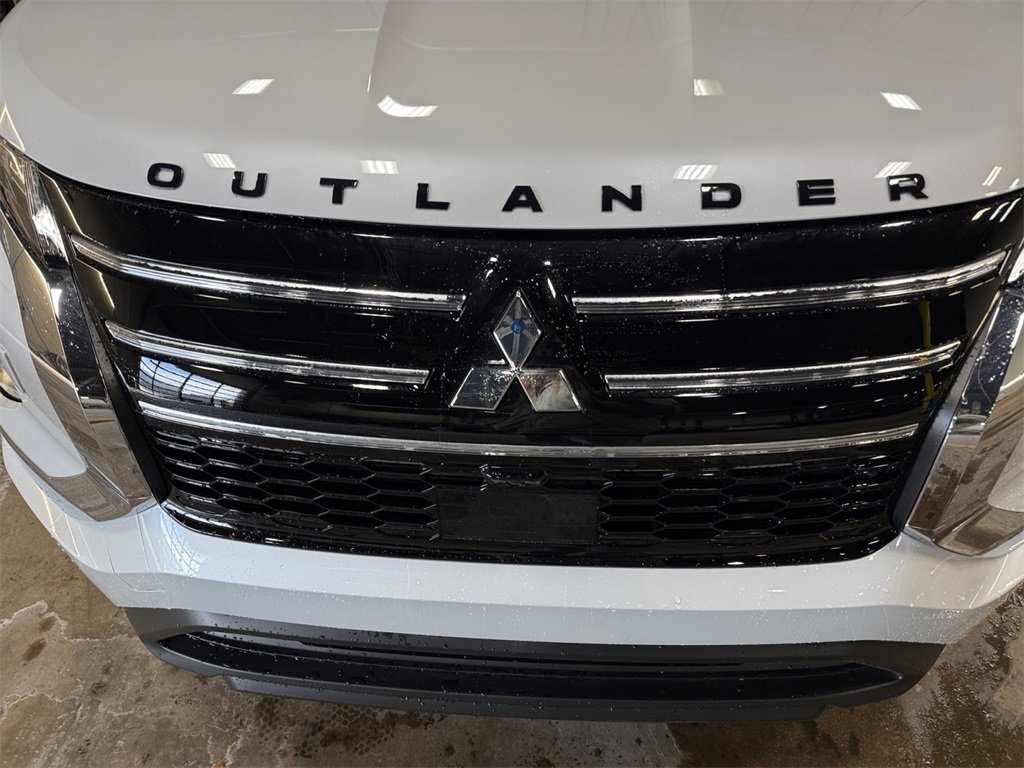New 2025 Mitsubishi Outlander ES image 31