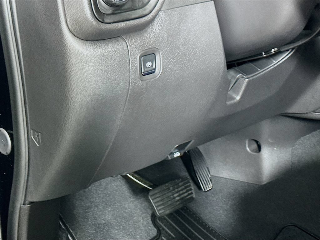 Used 2025 Chevrolet Silverado 1500 Custom Trail Boss w/ LPO, Dark Essentials Package AWD/4WD image 10