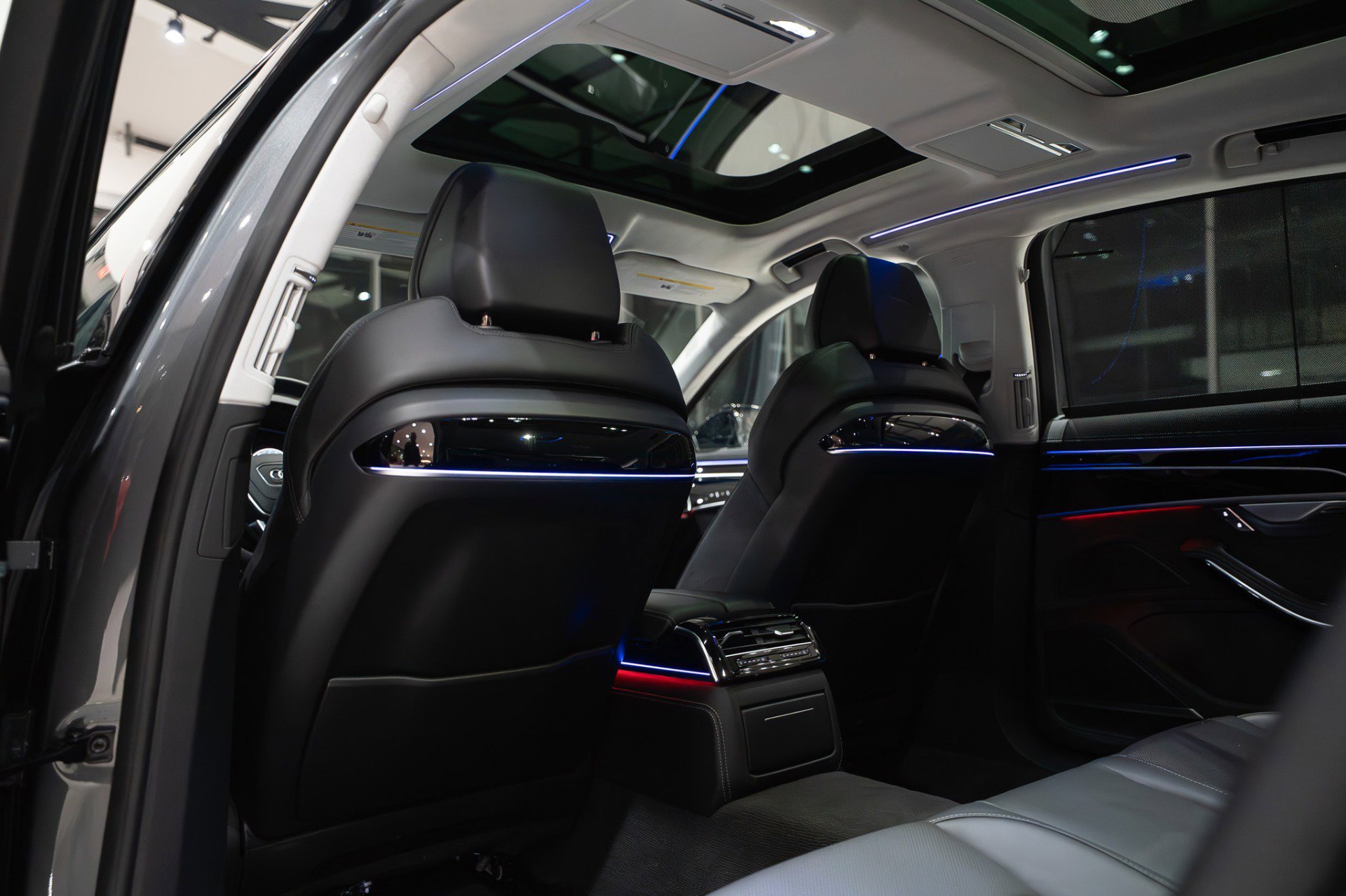 Used 2023 Audi S8 w/ S8 Comfort Plus Package image 34