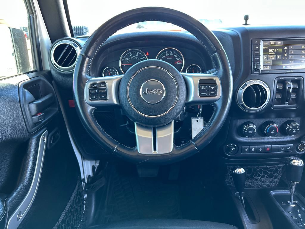 Used 2016 Jeep Wrangler Unlimited Rubicon AWD/4WD image 16
