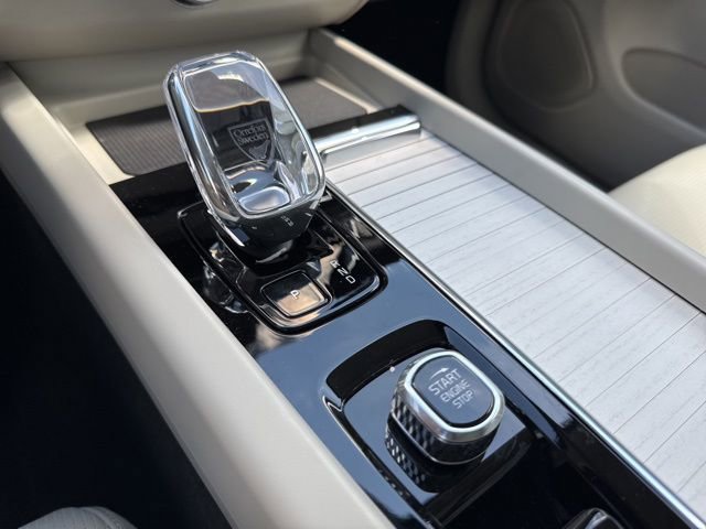 New 2026 Volvo XC60 T8 Ultra w/ Protection Package Premier image 17