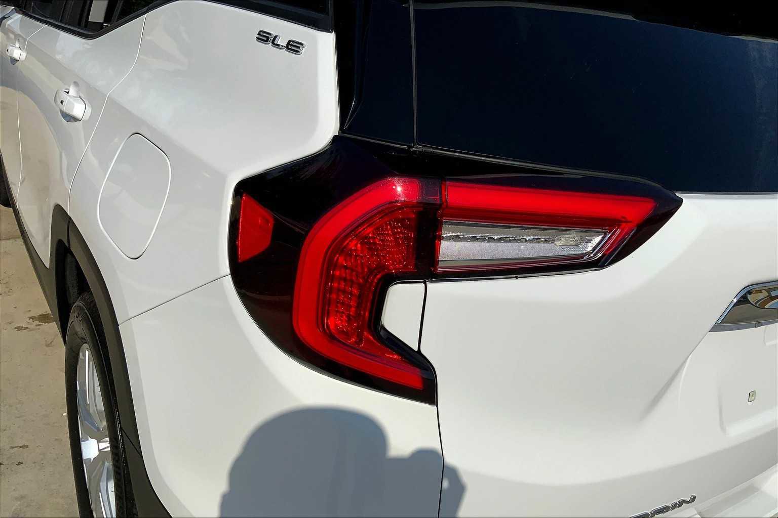 Used 2024 GMC Terrain SLE image 27