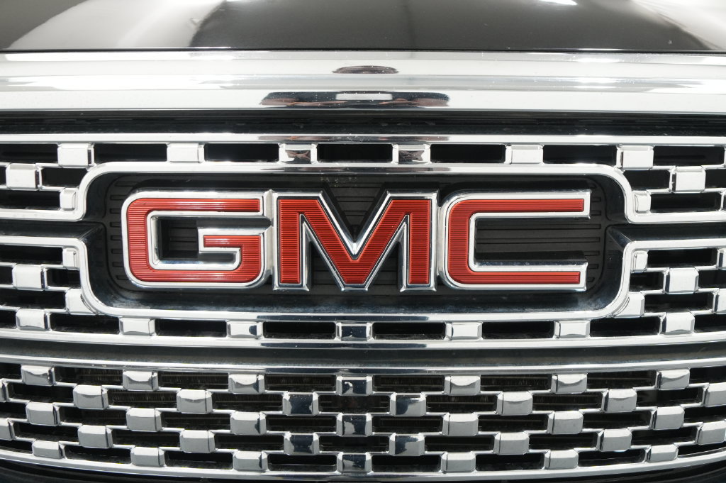 Used 2019 GMC Acadia Denali w/ Technology Package AWD/4WD image 12