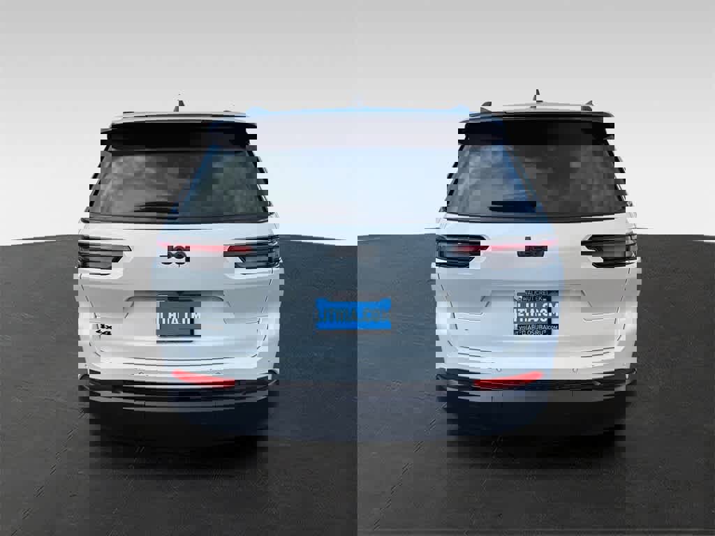 Used 2024 Jeep Grand Cherokee L Laredo image 5