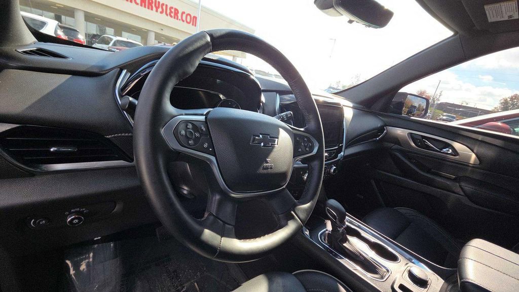 Used 2023 Chevrolet Traverse Premier w/ Redline Edition image 9