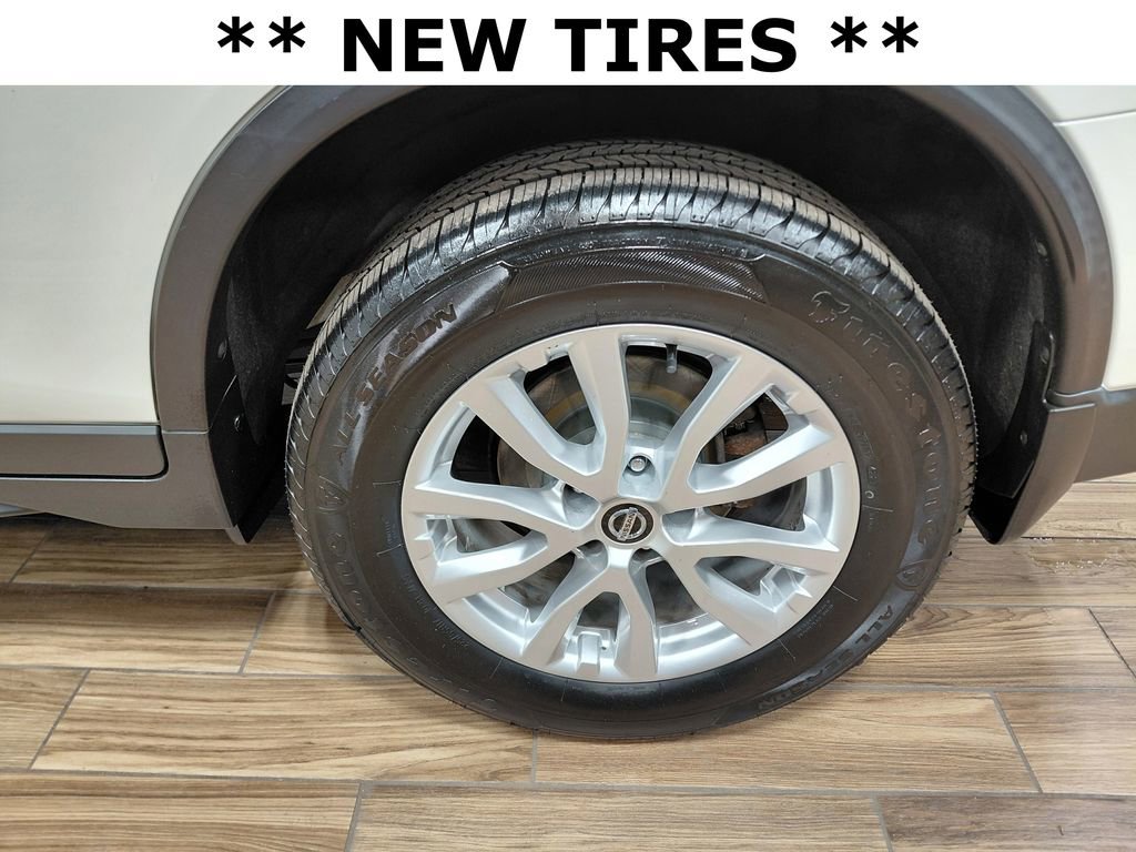 Used 2018 Nissan Rogue SV image 5