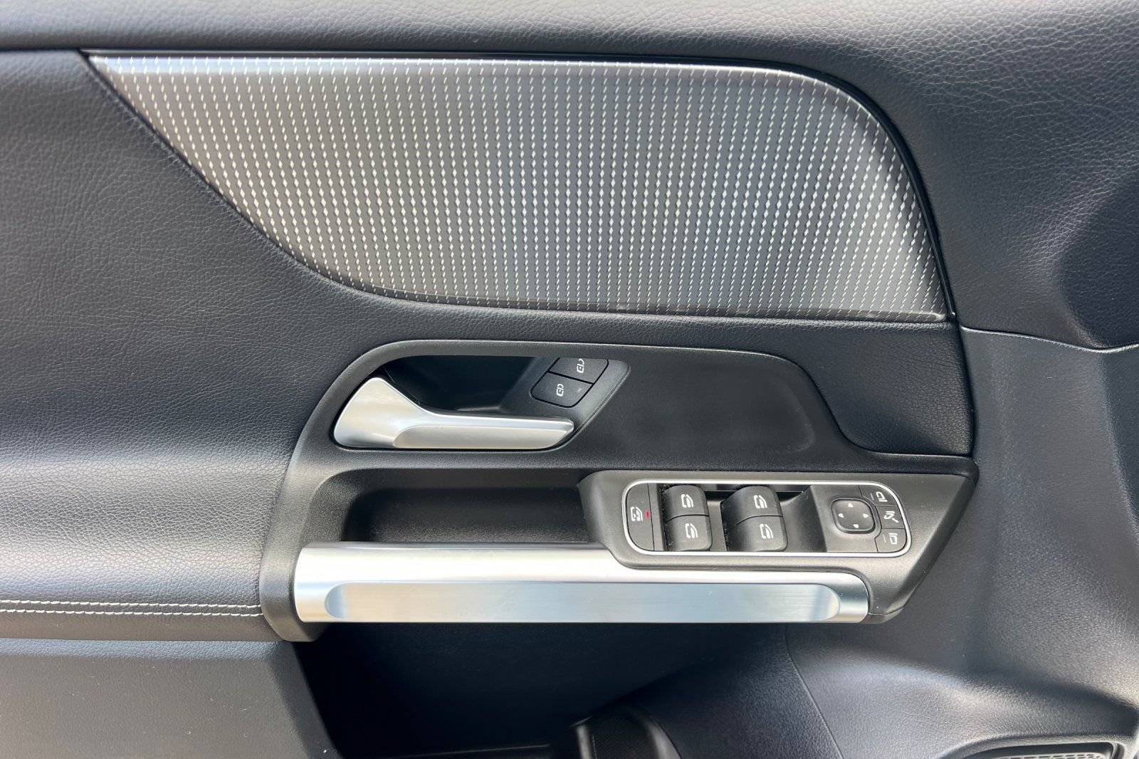 Used 2022 Mercedes-Benz GLB 250 image 14