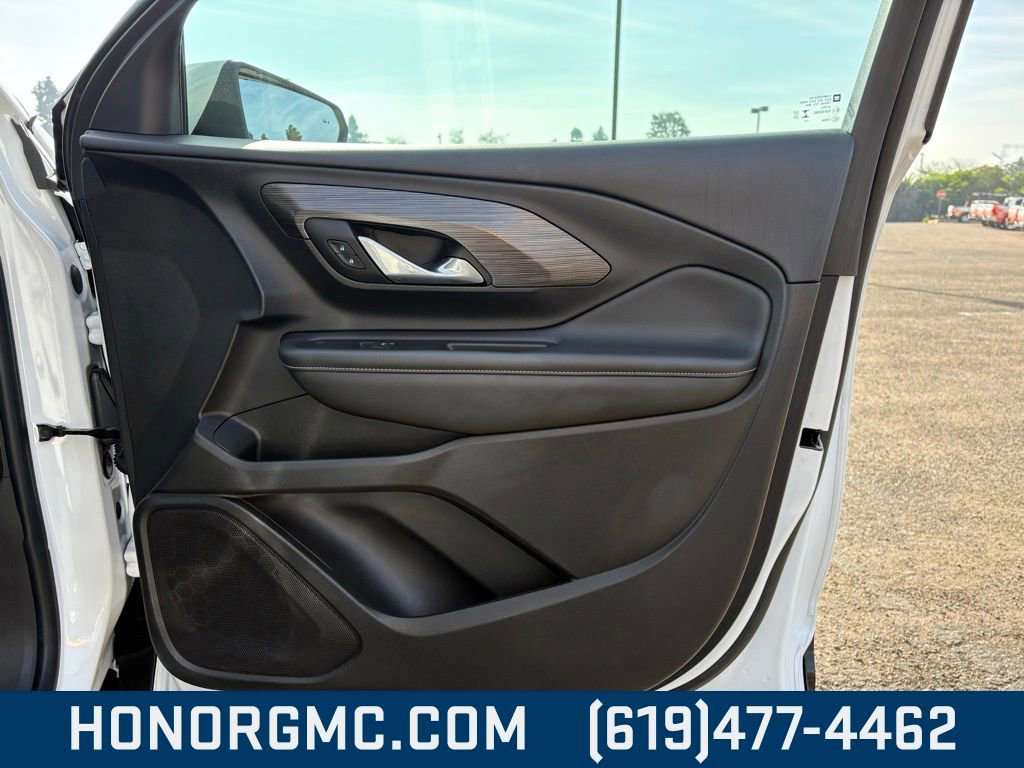 Used 2024 GMC Terrain SLT image 26