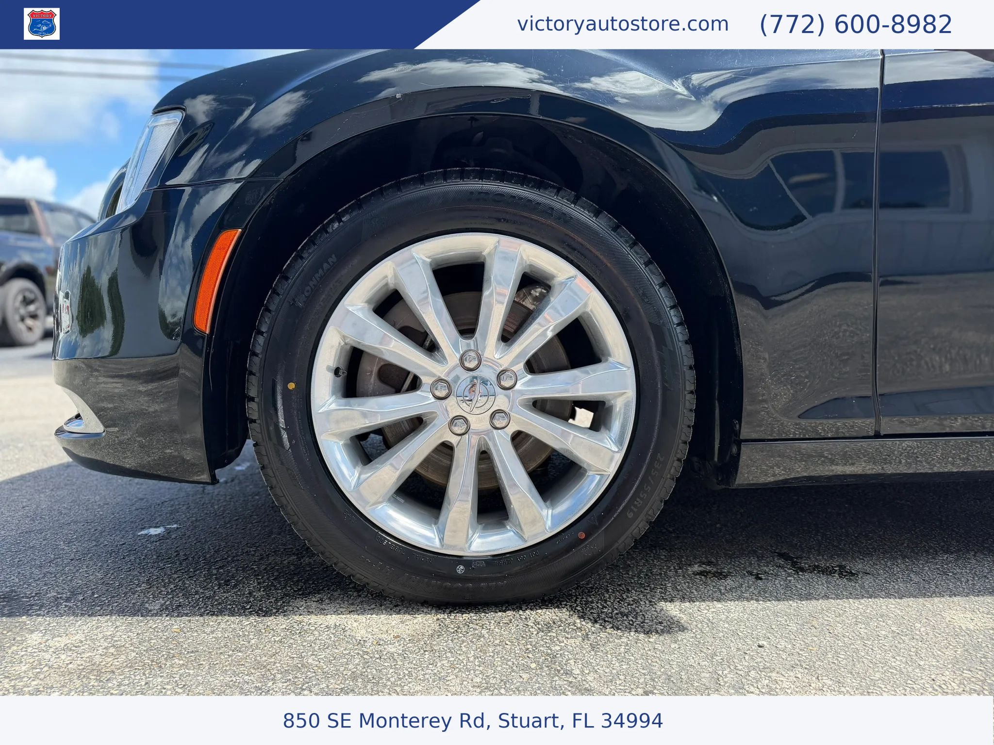 Used 2017 Chrysler 300 Limited AWD/4WD image 10