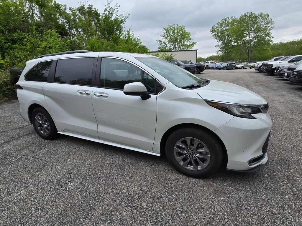 Used 2023 Toyota Sienna XLE FWD image 10