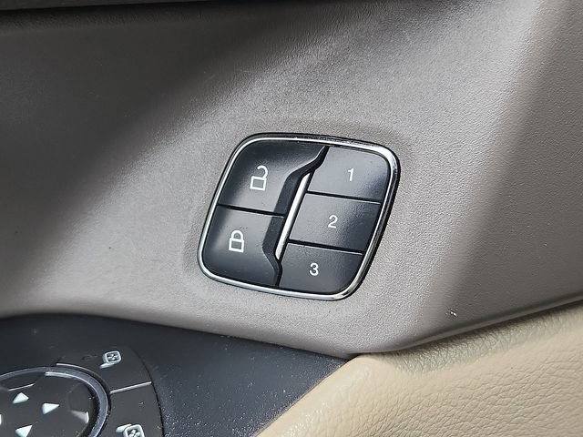 Used 2018 Ford Expedition Limited AWD/4WD image 19