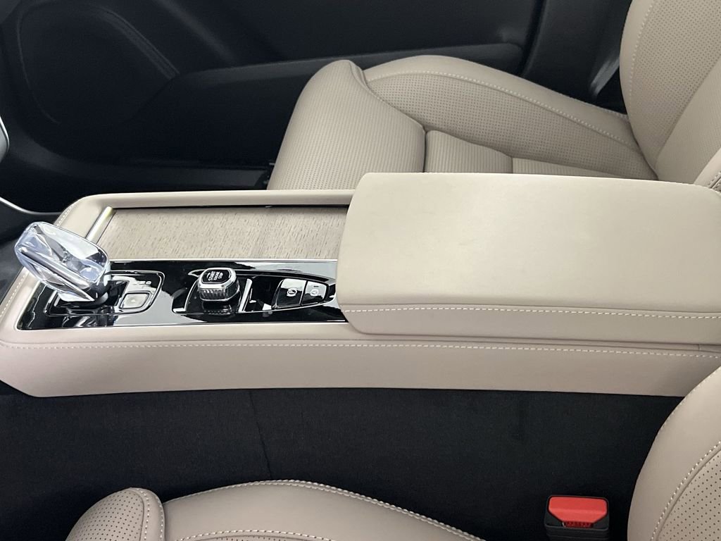 New 2026 Volvo XC90 B6 Ultra image 21