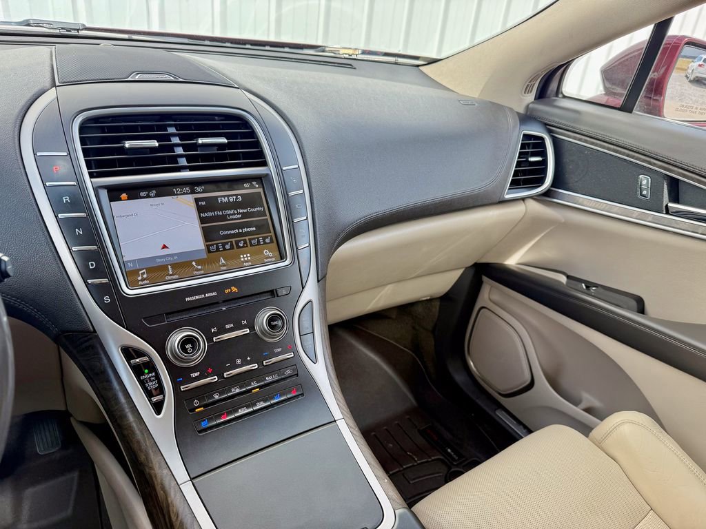 Used 2017 Lincoln MKX Reserve w/ Driver Assistance Package image 22