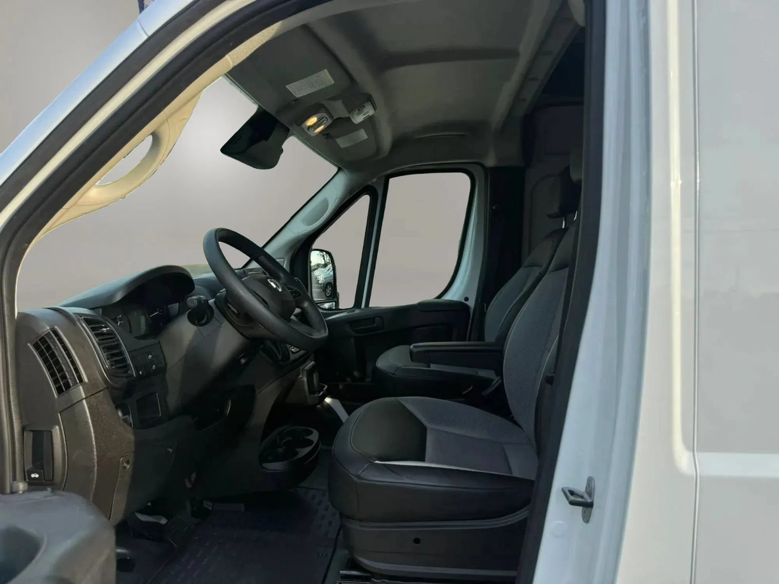 Used 2025 RAM ProMaster 2500 w/ Convenience Group FWD image 14