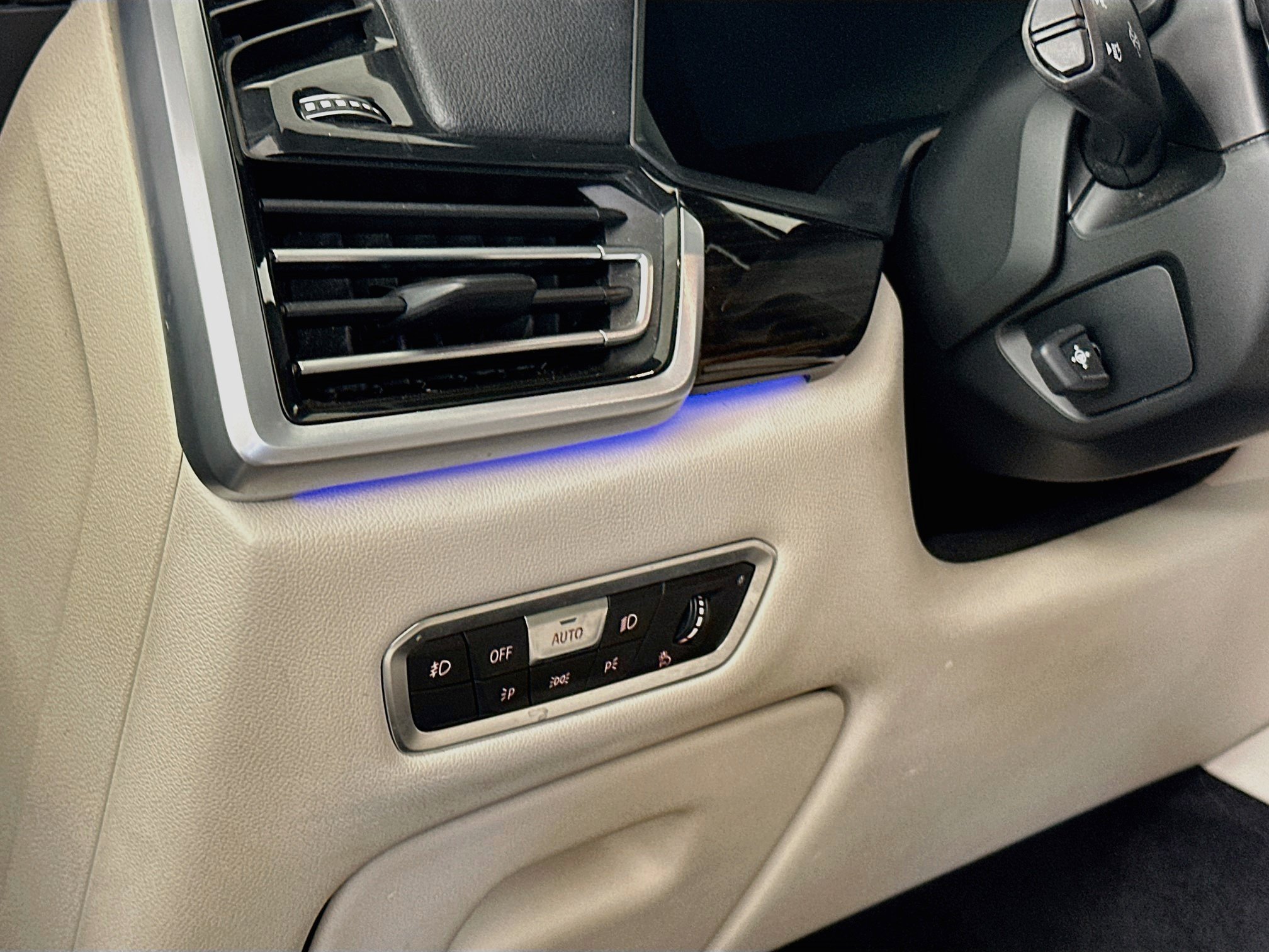 Used 2020 BMW X5 sDrive40i w/ M Sport Package RWD image 17