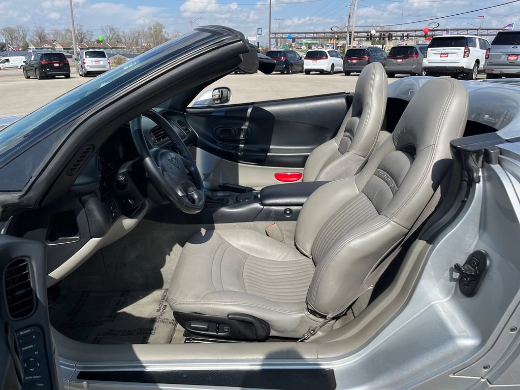Used 2001 Chevrolet Corvette Convertible w/ Preferred Equipment Group2 RWD image 13