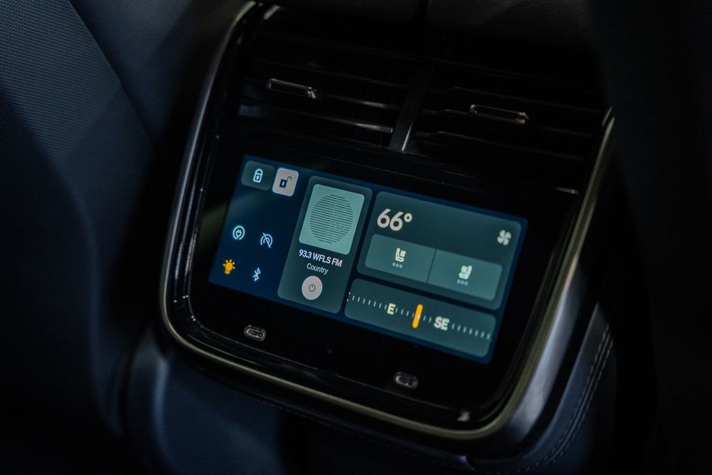 Used 2022 Rivian R1T Adventure image 28