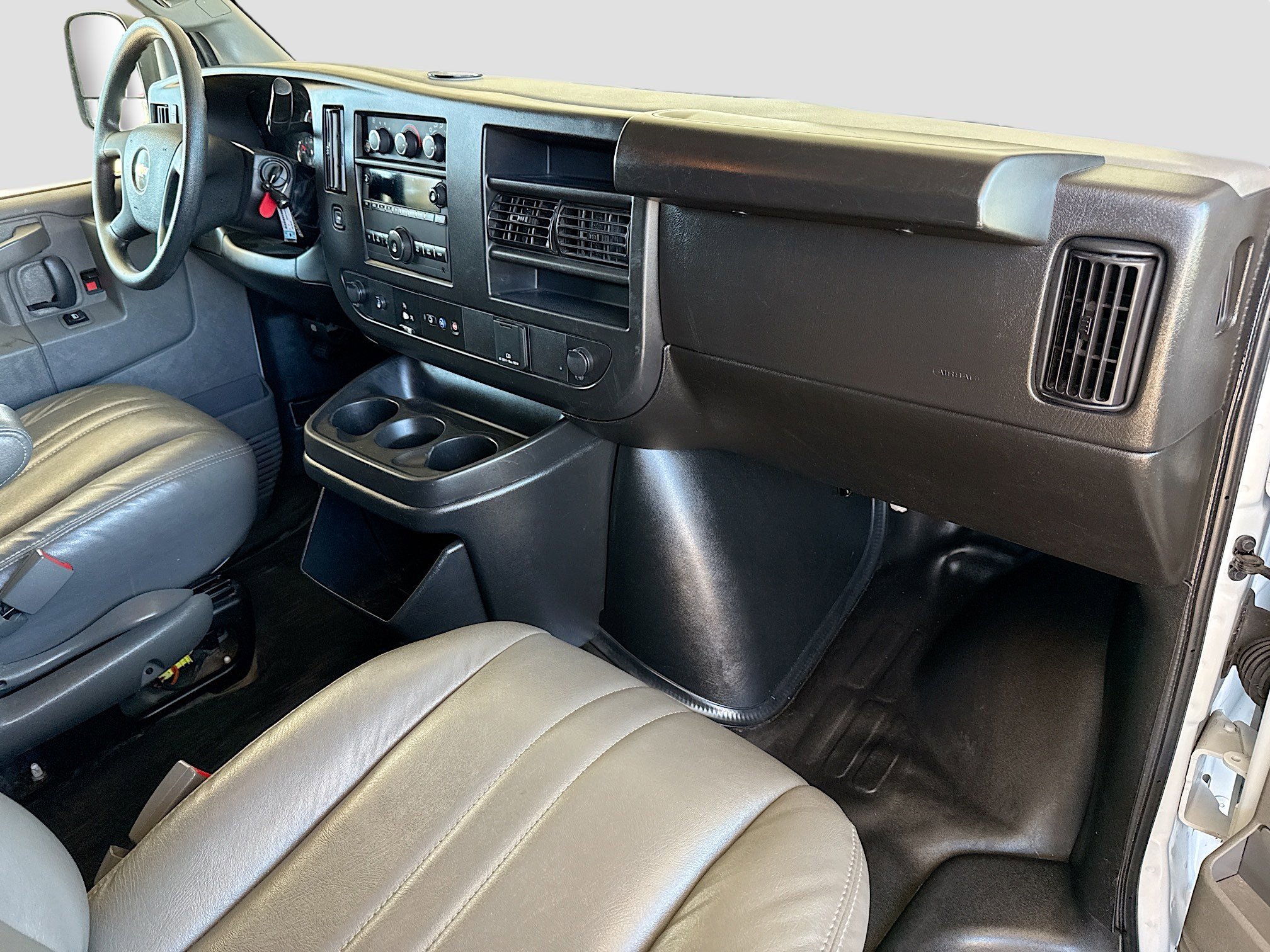 Used 2022 Chevrolet Express 2500 image 23