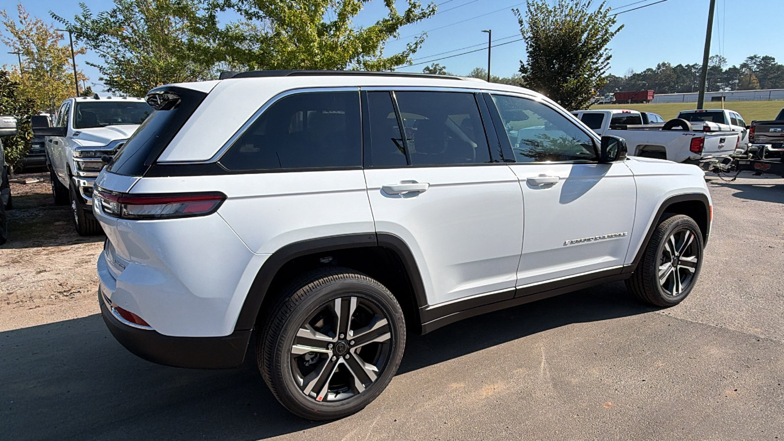 New 2027 Jeep Grand Cherokee Laredo X AWD/4WD image 8