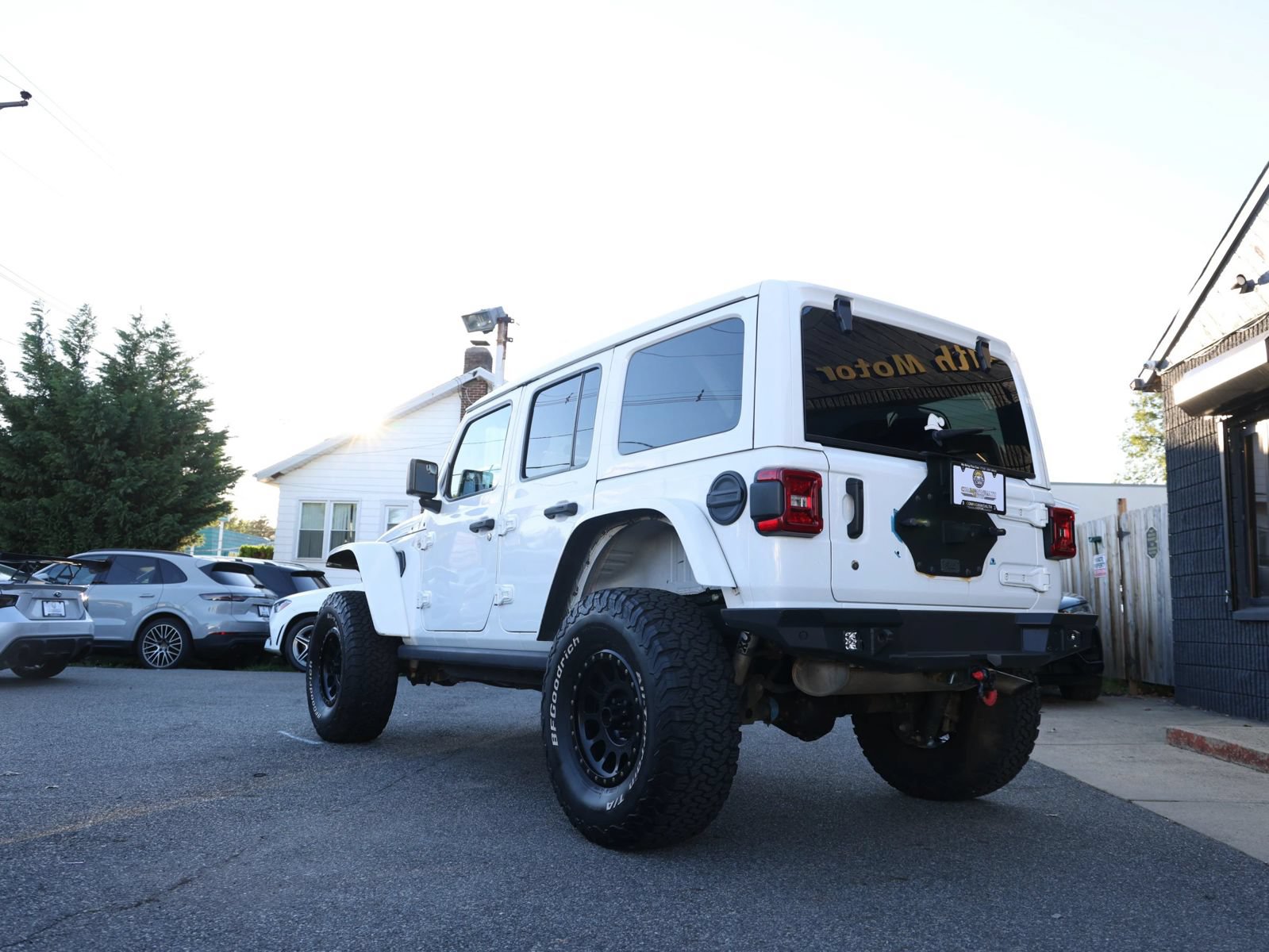 Used 2019 Jeep Wrangler Unlimited Sahara w/ Safety Group AWD/4WD image 8