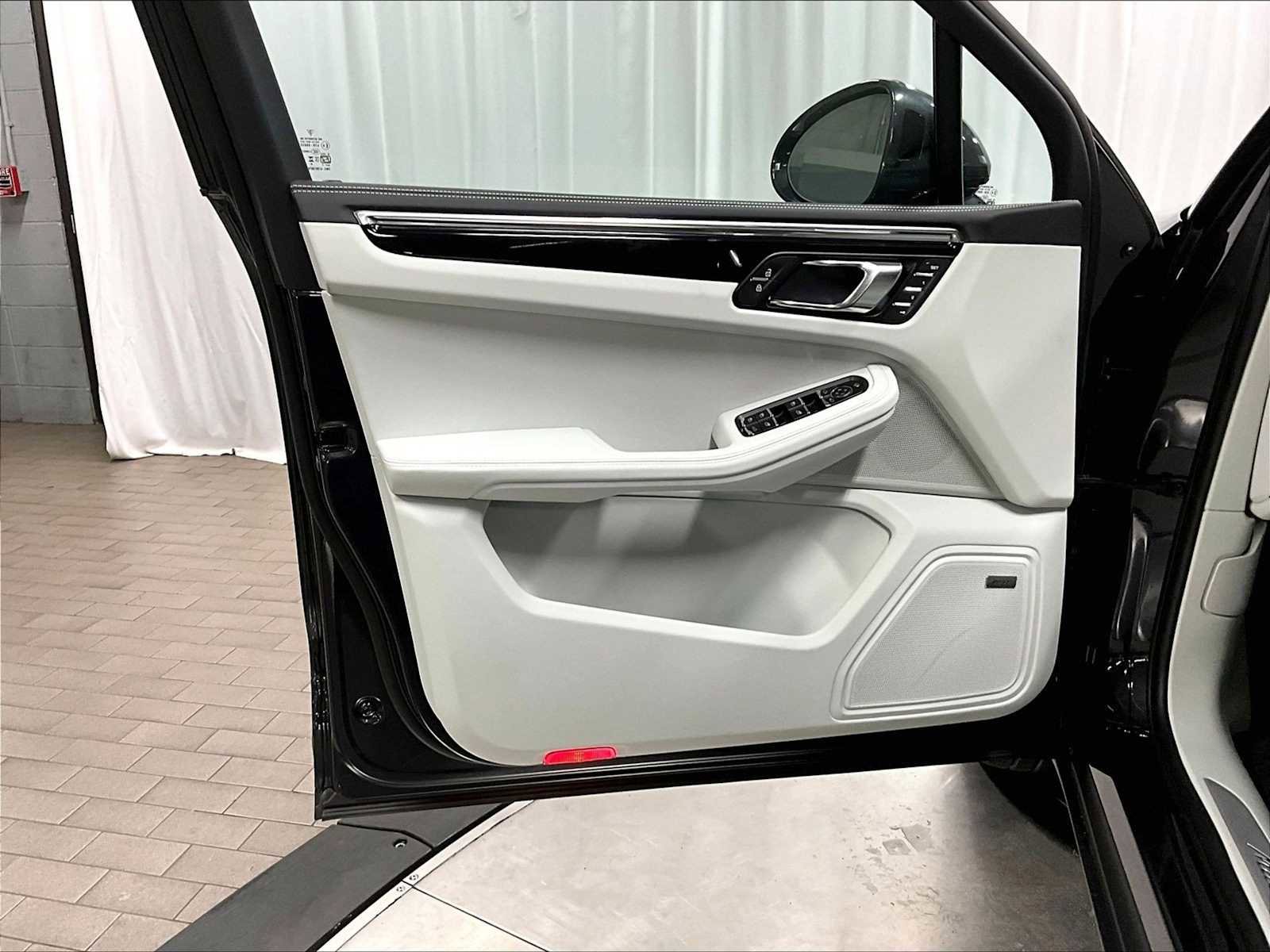 Used 2026 Porsche Macan S image 25