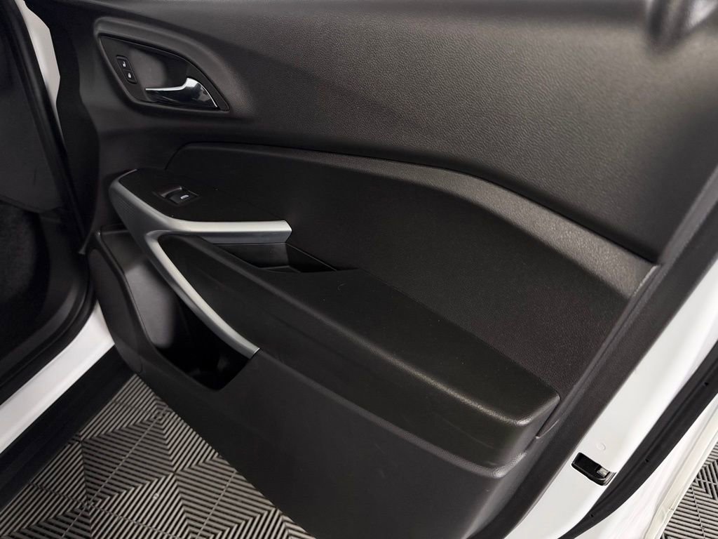 Used 2025 Chevrolet Trax RS w/ Sunroof Package image 31