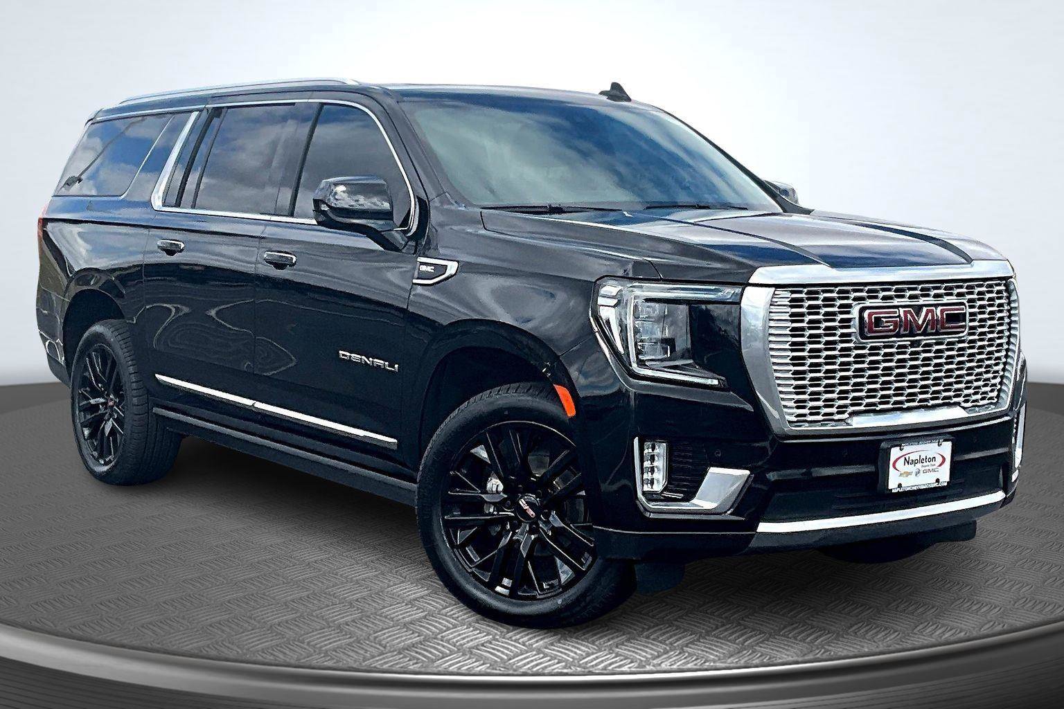 Used 2021 GMC Yukon XL Denali w/ Denali Premium Package image 13