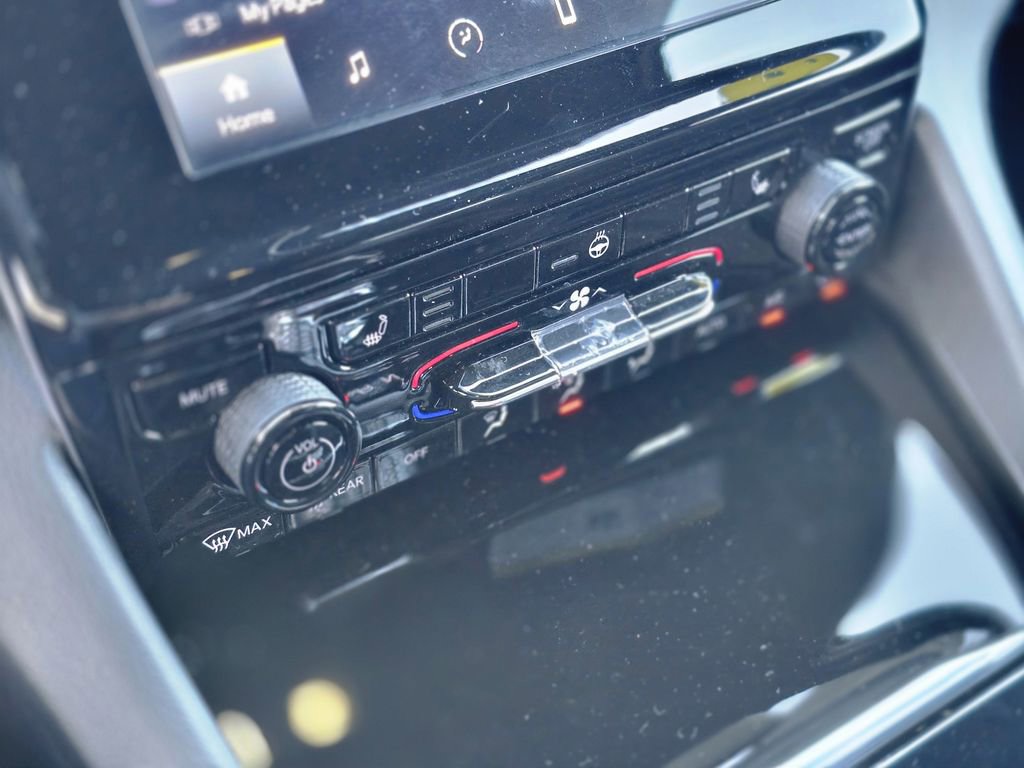 Used 2025 Jeep Grand Cherokee L Altitude image 27