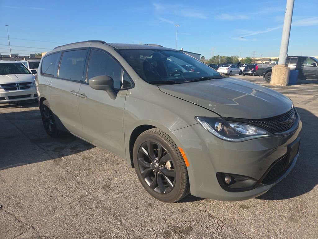 Used 2020 Chrysler Pacifica Touring-L Plus w/ S Appearance Package image 1