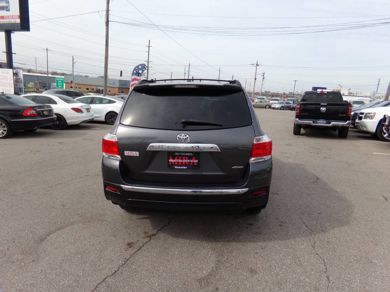 Used 2012 Toyota Highlander SE w/ Tow Pkg image 4