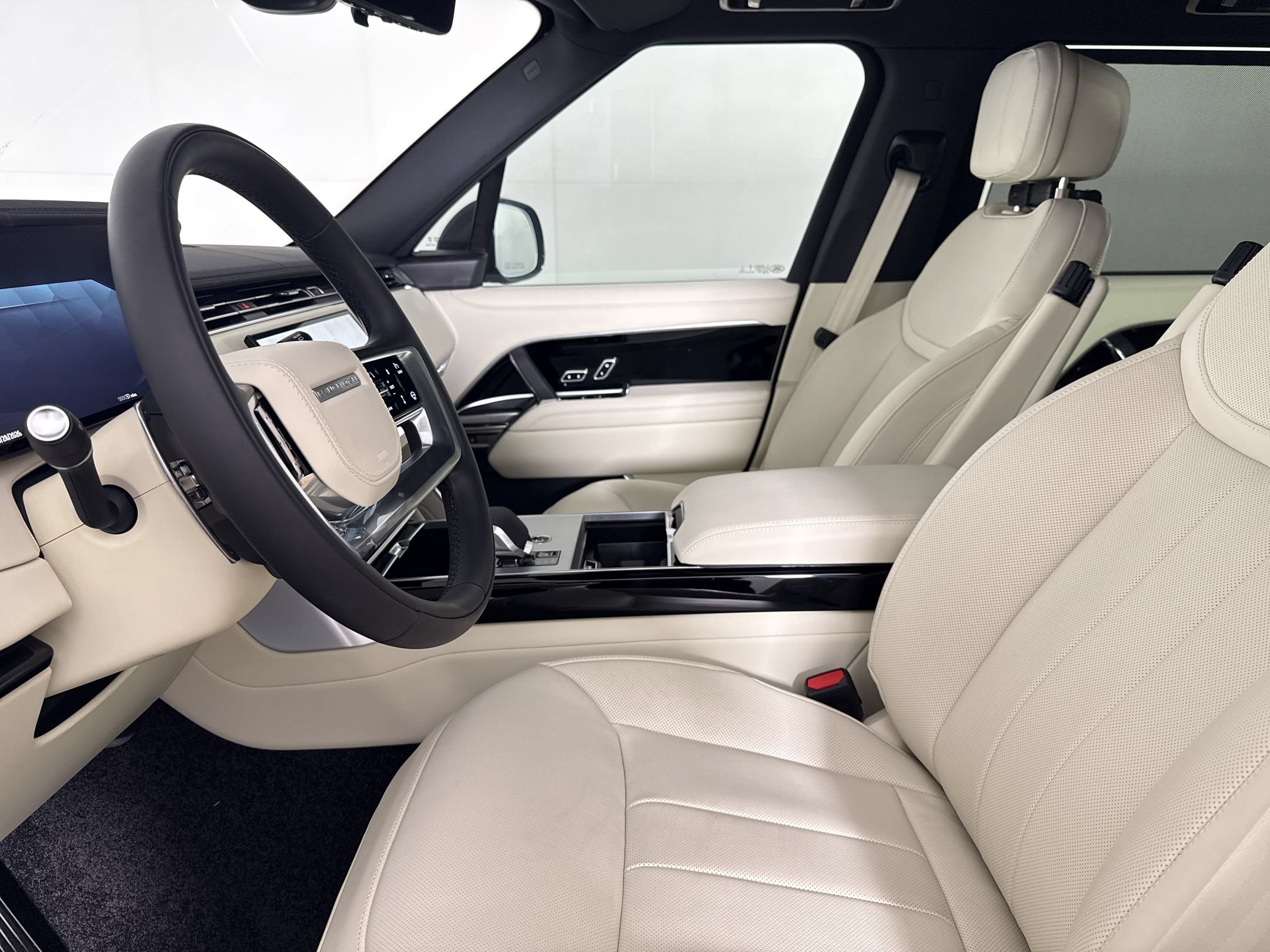 New 2026 Land Rover Range Rover Long Wheelbase SE AWD/4WD image 16