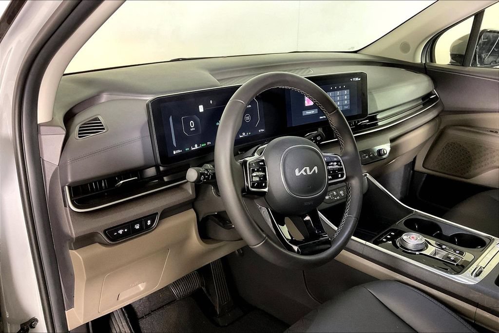 Used 2026 Kia Carnival SX FWD image 14
