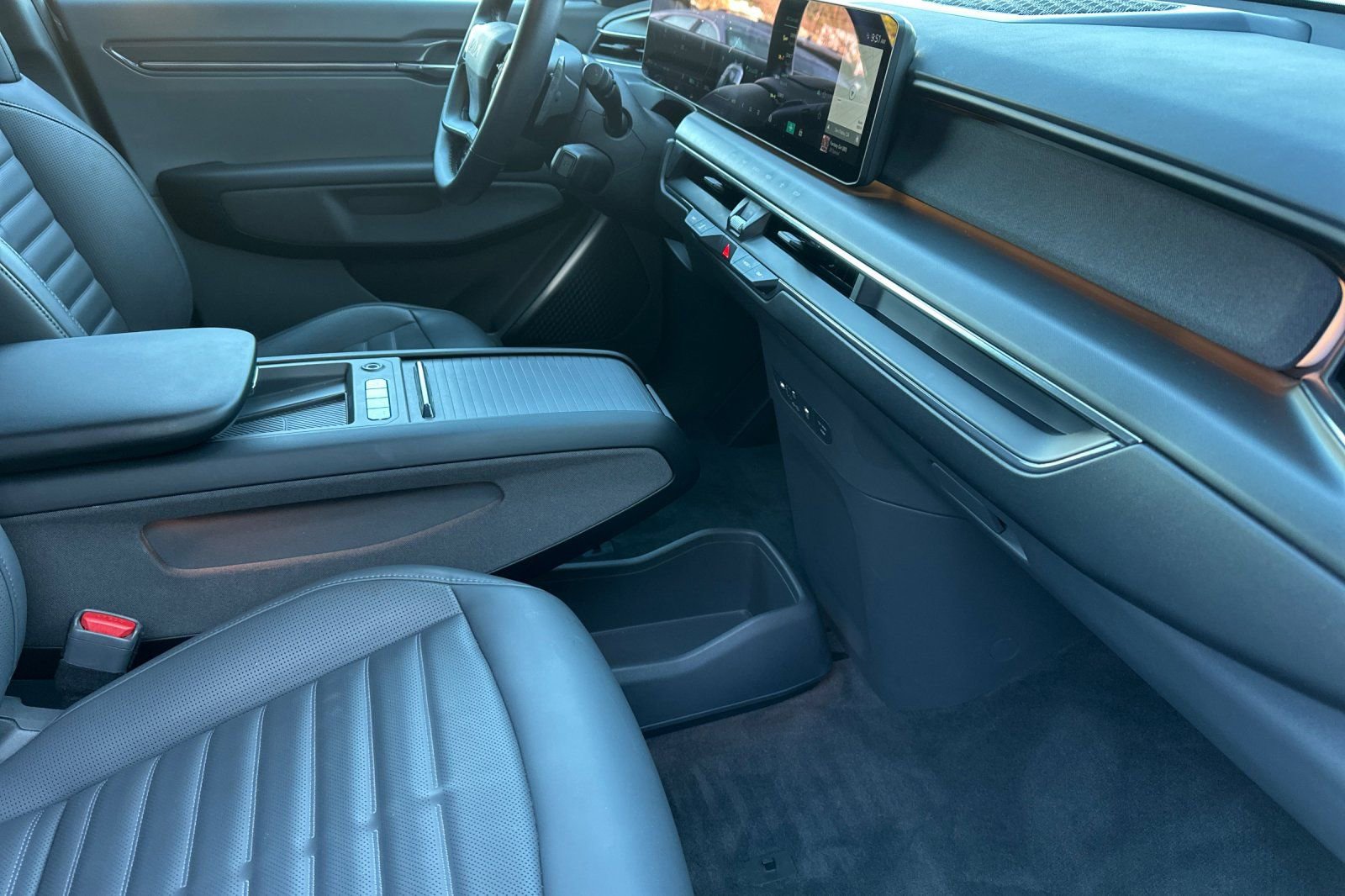 Certified 2025 Kia EV9 Land w/ Towing Package image 20