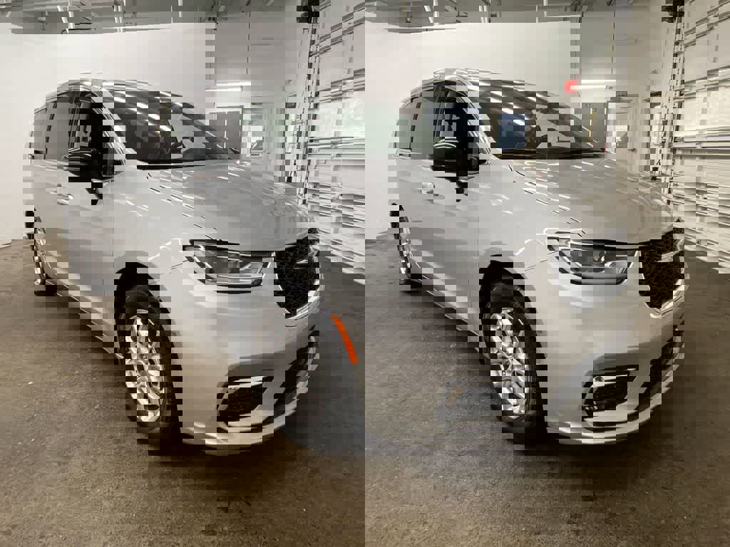 Used 2024 Chrysler Pacifica Touring-L image 8