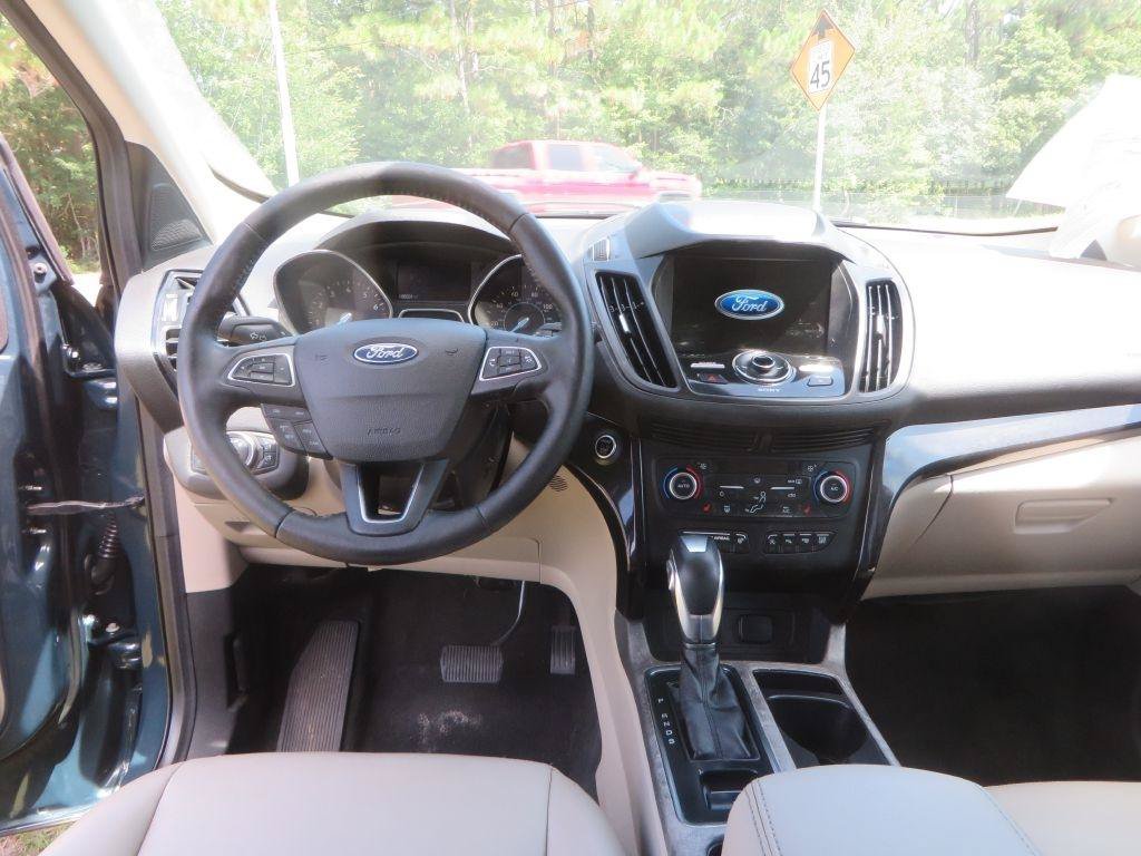 Used 2019 Ford Escape Titanium FWD image 10