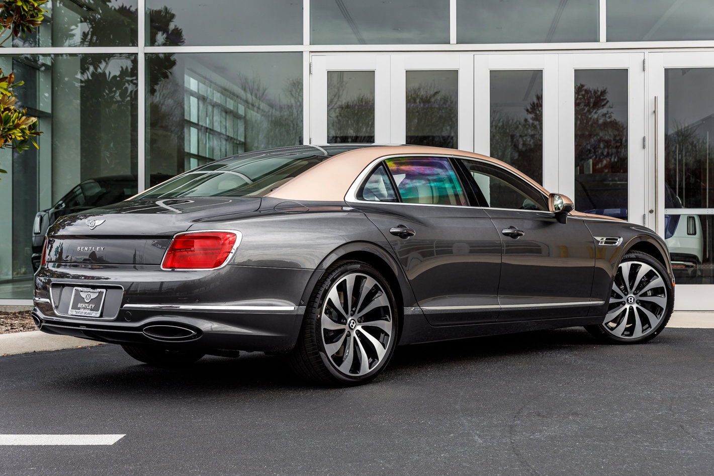 New 2026 Bentley Flying Spur Plug-In Hybrid image 13