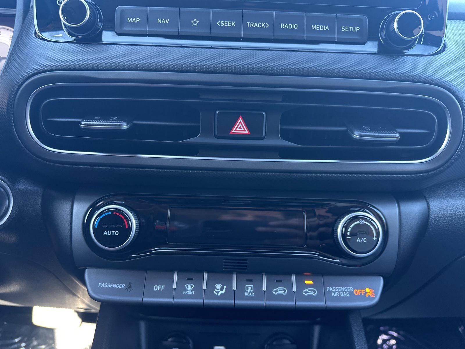 Used 2023 Hyundai Kona Limited image 28