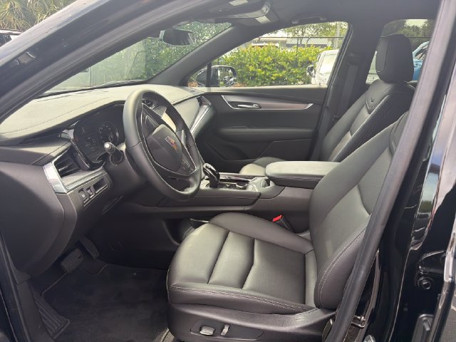 Certified 2025 Cadillac XT5 Luxury FWD image 9