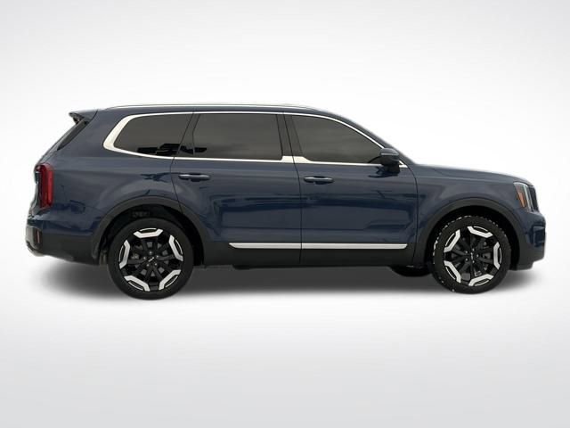 Used 2025 Kia Telluride S image 3