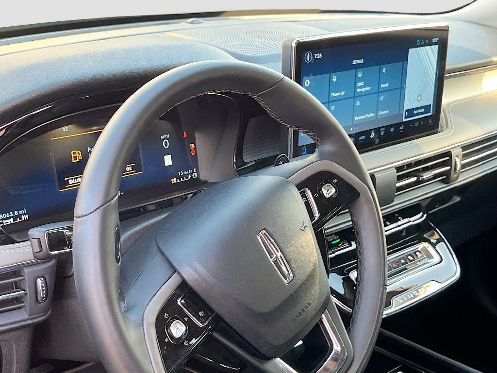Used 2025 Lincoln Corsair AWD w/ Equipment Group 101A image 9