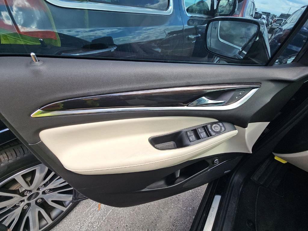 Used 2023 Buick Enclave Essence w/ Experience Buick Package FWD image 8