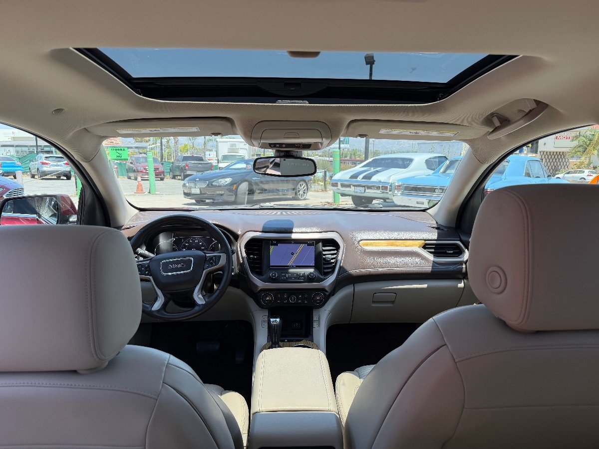 Used 2017 GMC Acadia Denali w/ Technology Package FWD image 23