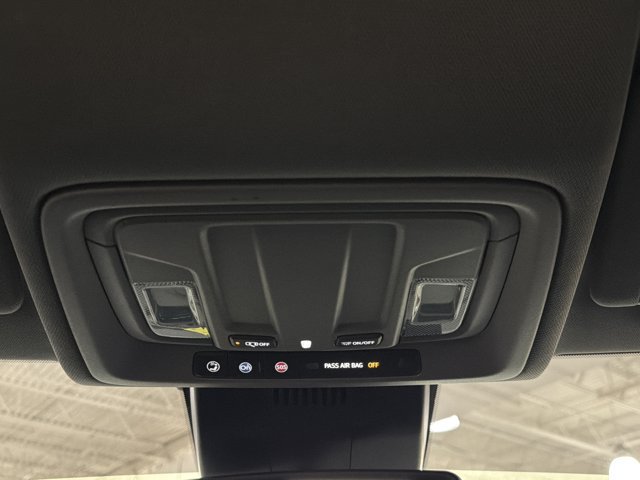 Used 2024 Chevrolet Silverado 1500 LTZ AWD/4WD image 34