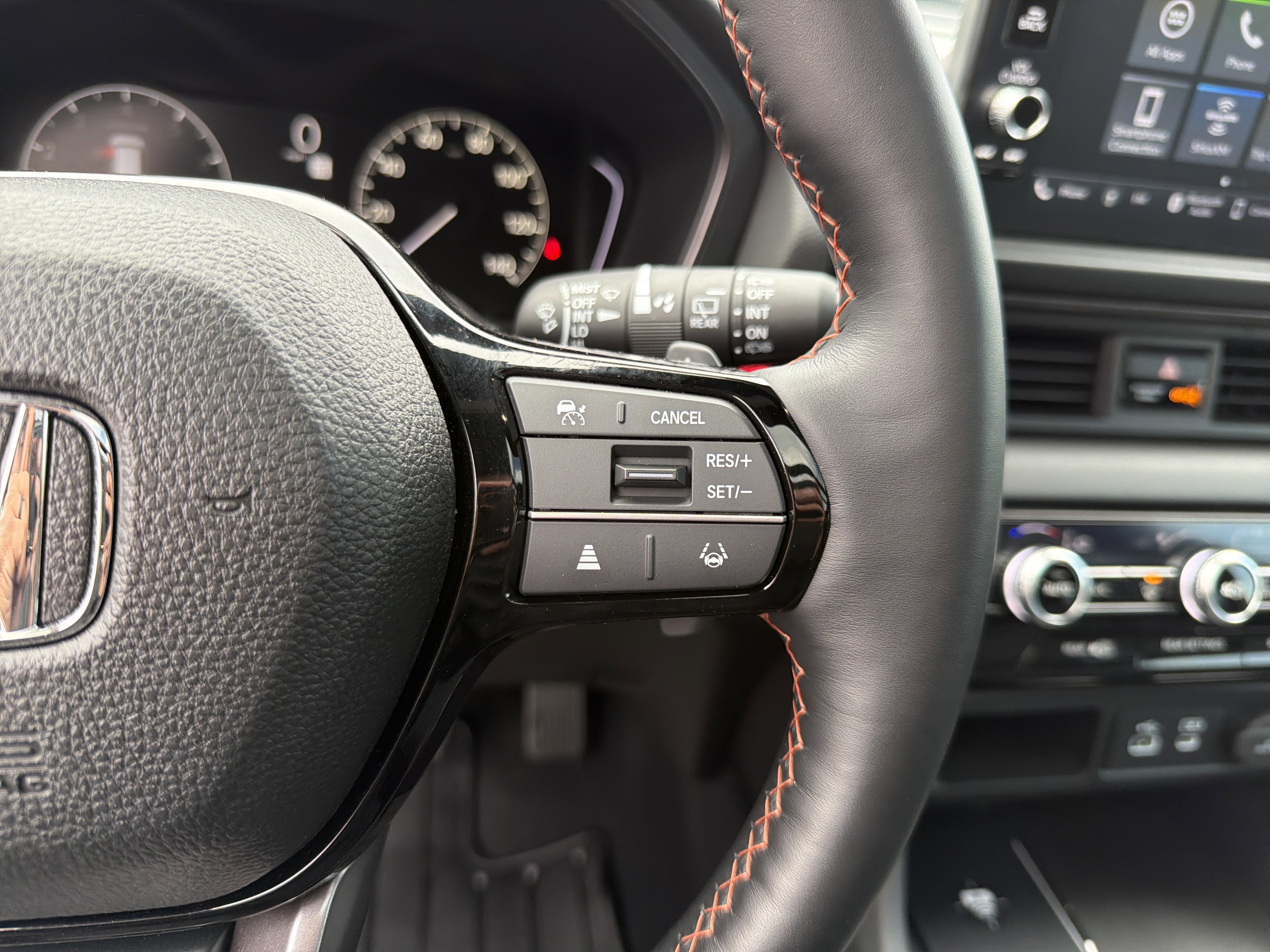 Used 2025 Honda Pilot TrailSport image 36