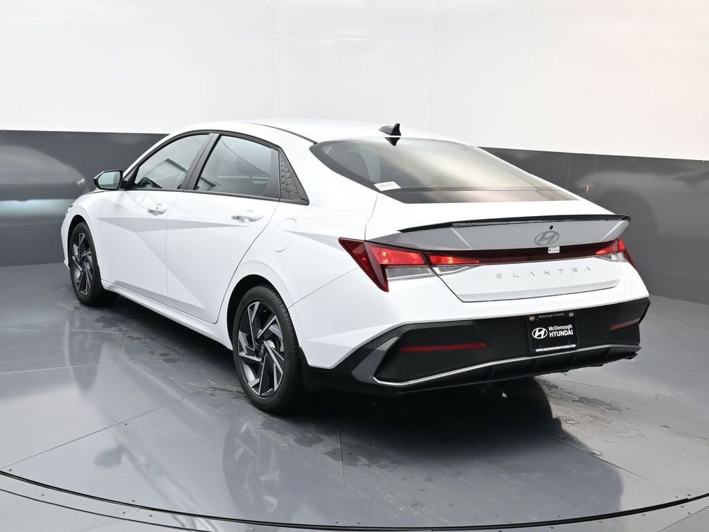 Used 2025 Hyundai Elantra Sport image 6
