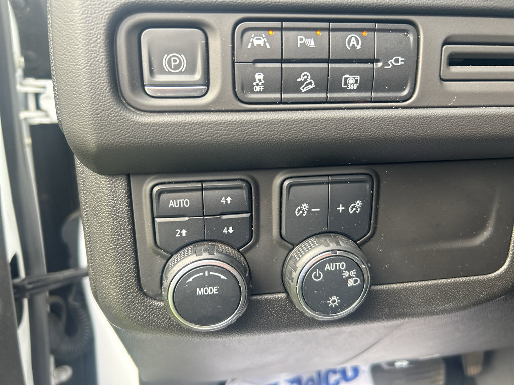 Used 2022 Chevrolet Tahoe Z71 w/ Luxury Package AWD/4WD image 23