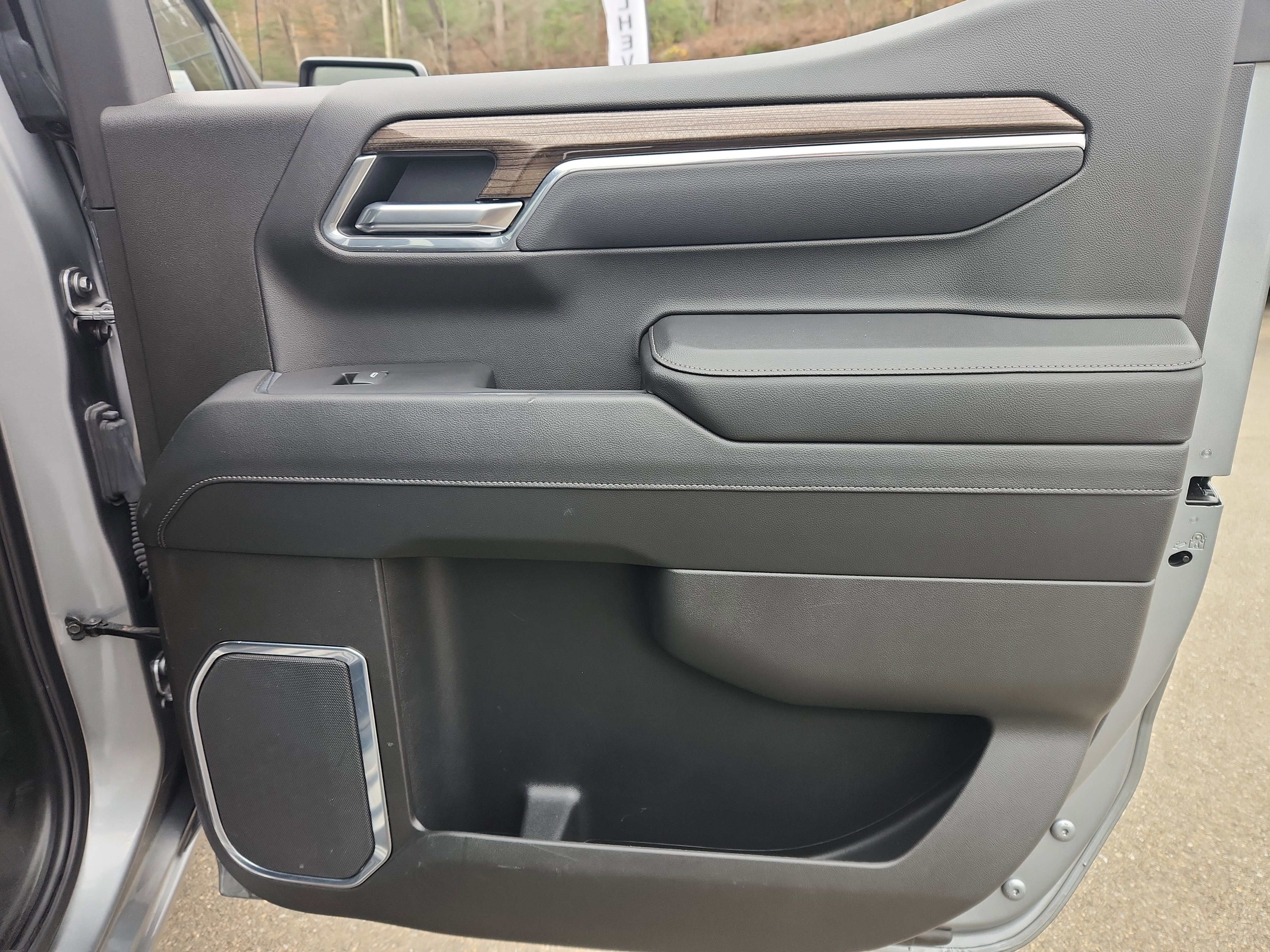 Used 2025 Chevrolet Silverado 1500 LT image 41